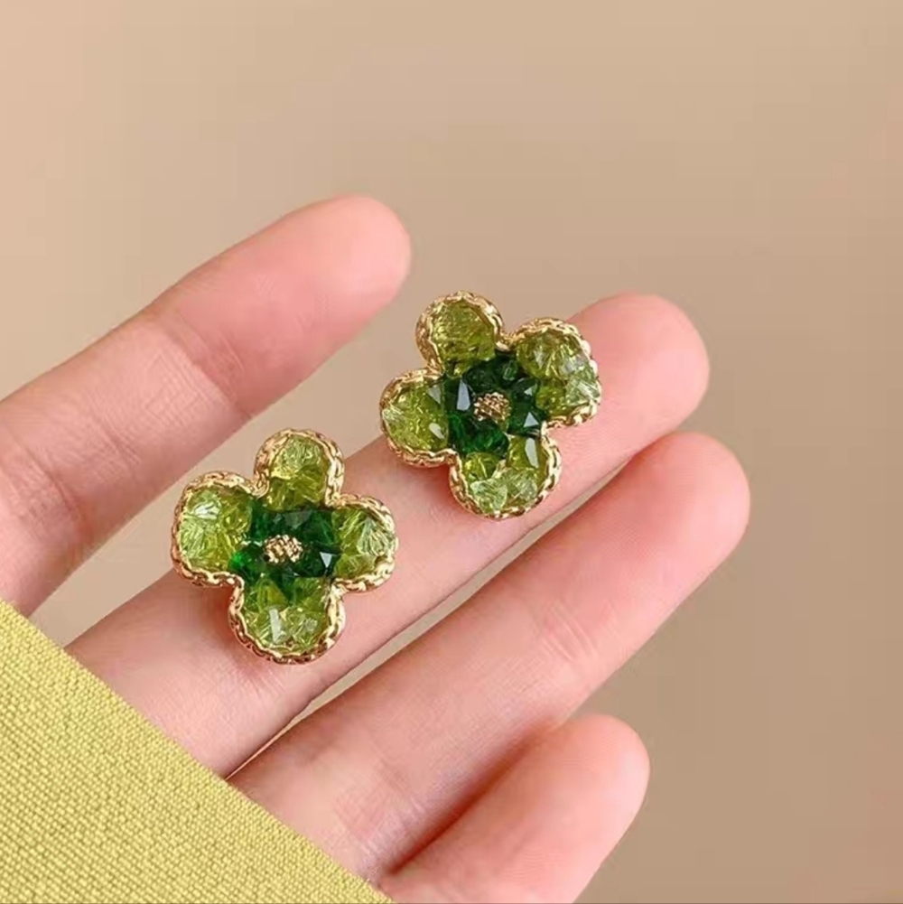 Sparkling Emerald Crystal Flower Stud Earrings Festive Holiday Style